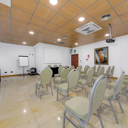 מלון Daniya & Business 4*